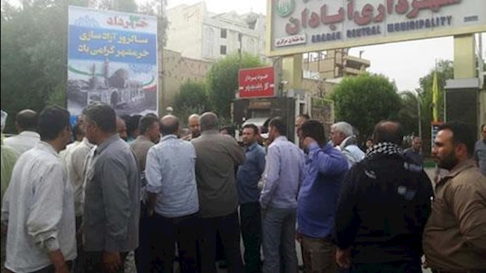 کارگران شهرداری آبادان تجمع اعتراضی برگزار كردند