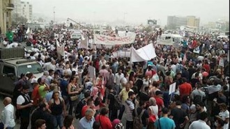 تظاهرات مردم خان شیخون سوریه علیه جنایت شیمیایی اسد