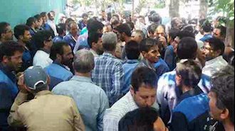 تجمع اعتراضی کارکنان مخابرات مشهد در سومین روز متوالی
