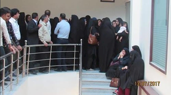 تجمع اعتراضی ۳۰۰نماینده معلمان حق التدریسی سراسر کشور در  کرمان