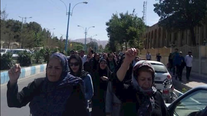 راهپیمایی چندین هزار تن از غارت‌شدگان کاسپین در کرمان