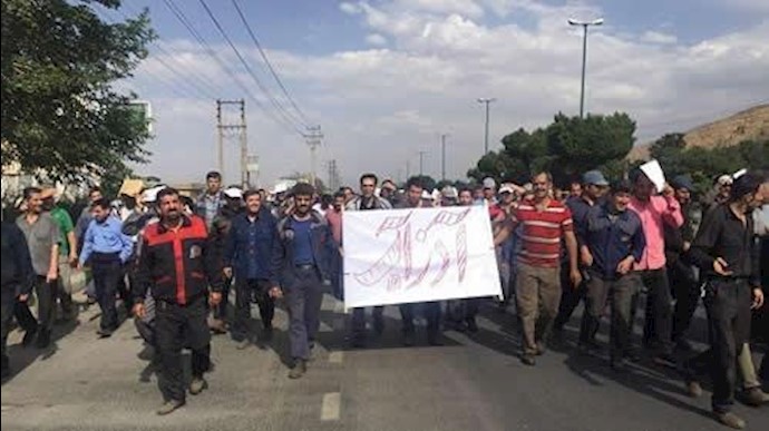 تظاهرات ۱۸۰۰تن از کارگران