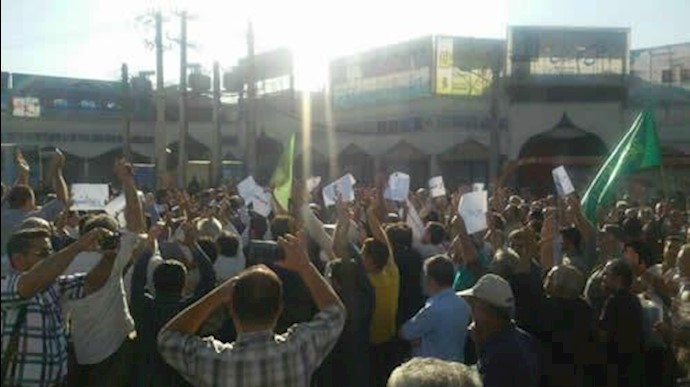 تجمع اعتراضی مردم کازرون فارس در مخالفت جدایی بخش هایی از کازرون