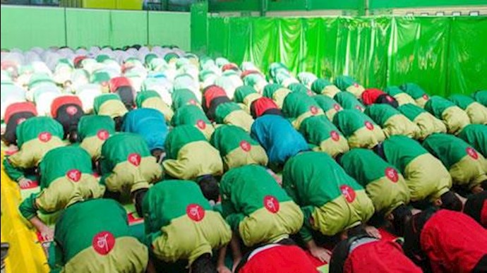 نماز اجباری برای کارگران