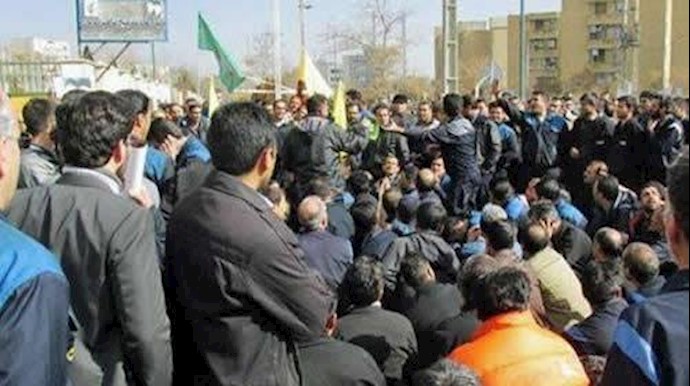 تجمع اعتراضی کارگران آذراب اراک 