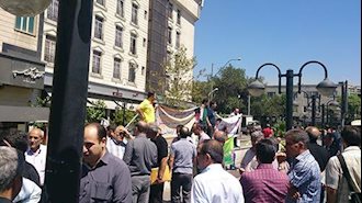 تجمع کسبه معترض ساختمان پلاسکو در میدان منیریه
