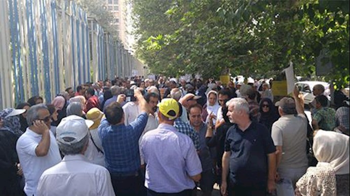 شعار غارت‌شدگان کاسپین و آرمان در تهران 