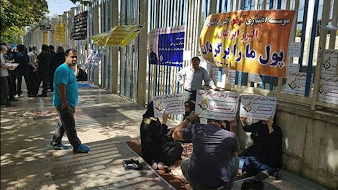 تجمع و تحصن غارت‌شدگان در تهران
