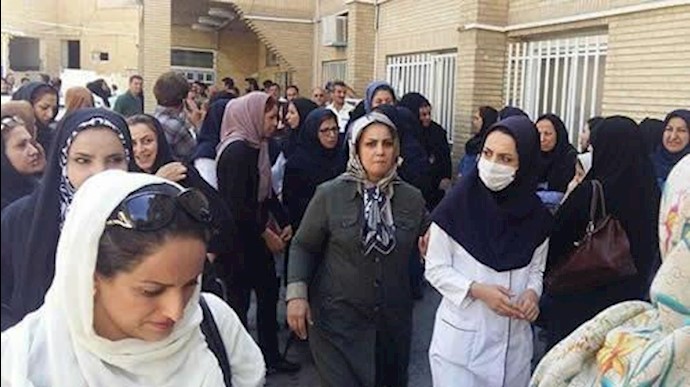 تجمع اعتراضی پرسنل و بیماران بیمارستان موسوم به خمینی در کرج