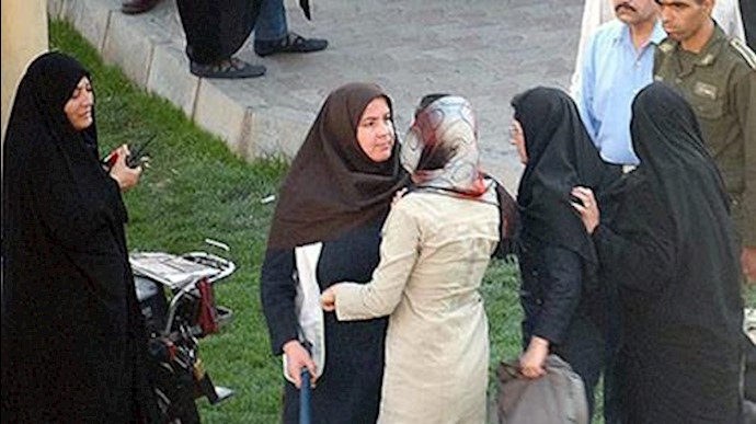 سرکوب زنان در رژیم آخوندی