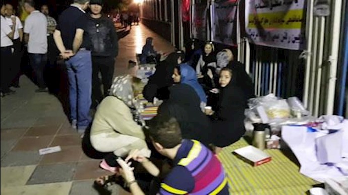 پیوستن غارت شدگان کاسپین رشت به متحصنین در تهران 