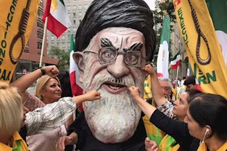 تظاهرات ایرانیان آزاده و اشرف‌نشانها علیه حضور آخوند روحانی در نیویورک