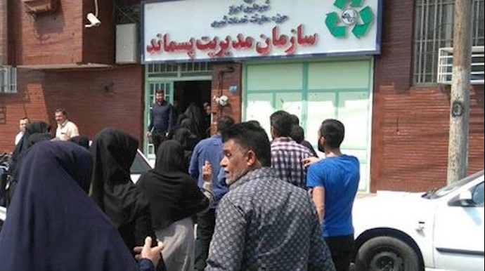 تجمع کارکنان بازیافت اهواز مقابل مدیریت پسماند
