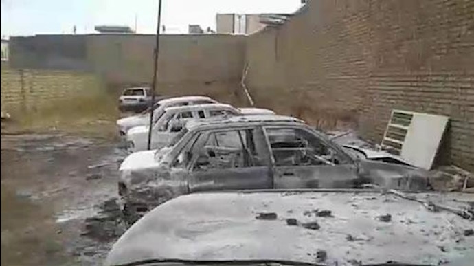 به آتش کشیدن خودروهای حوزه علمیه تاکستان