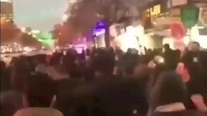 قیام مردم ایران