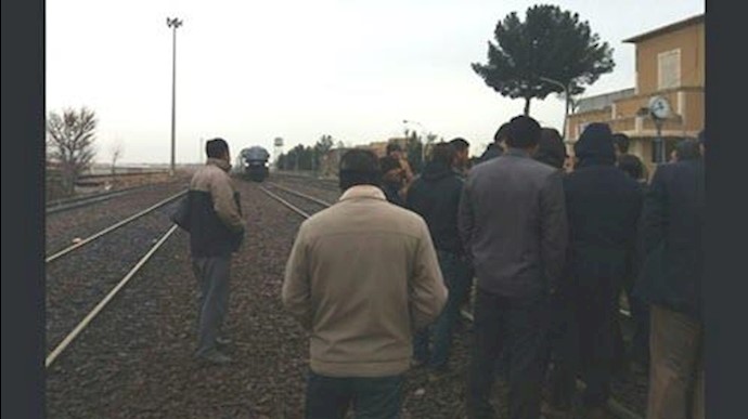 تجمع اعتراضی کارگران راه‌آهن اسلامشهر