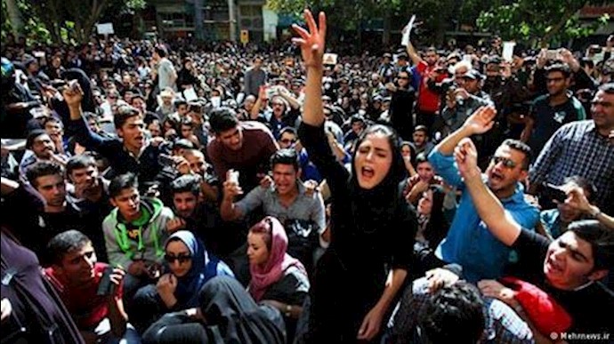 تاثیر قیام سراسری مردم ایران بر وضعیت سیاسی رژیم 