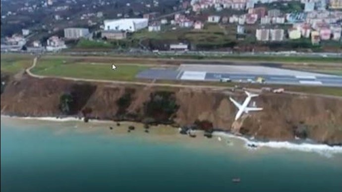 هواپیمای مسافربری ترکیه در شیب پرتگاه مشرف به دریا متوقف شد