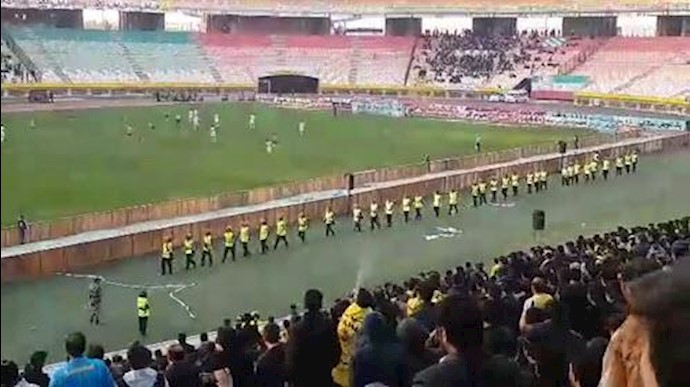 حضور ماموران ضدشورش در استادیوم اصفهان