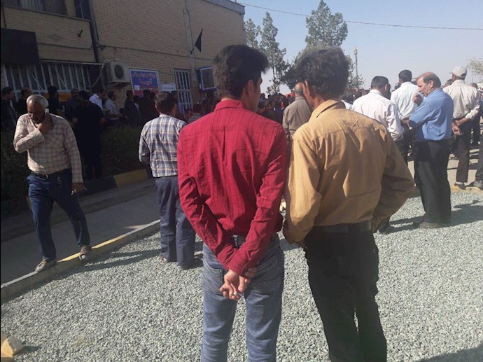  تجمع اعتراضی رانندگان کامیون در مبارکه اصفهان