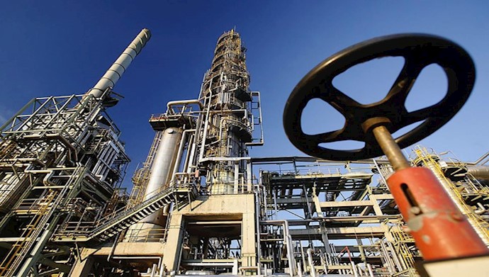 افت صادرات نفت ایران به زیر یک میلیون بشکه