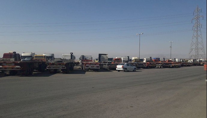  تجمع اعتراضی رانندگان کامیون در مبارکه اصفهان