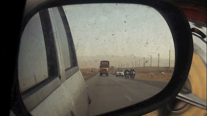 حرکت ستونی نیروهای رژیم در طول مسیر پاسارگاد از ترس مردم