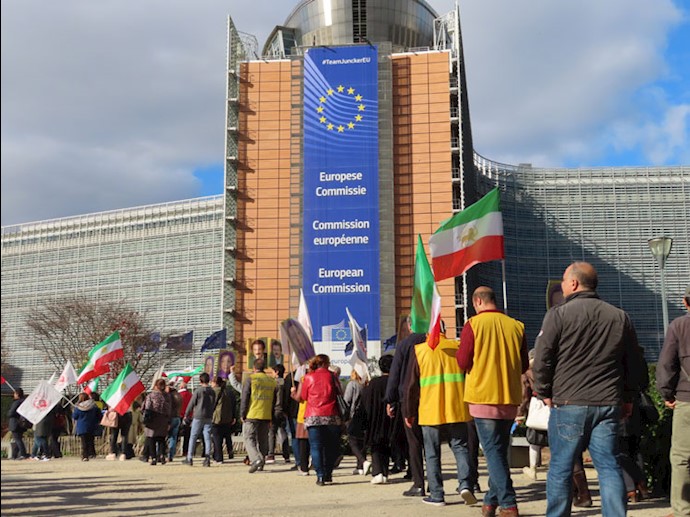 تظاهرات اشرف‌نشانها در بروکسل مقابل مقر اتحادیه اروپا
