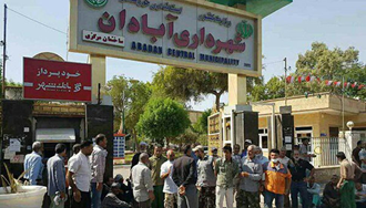تجمع اعتراضی کارگران مناطق سه‌گانه شهرداری آبادان
