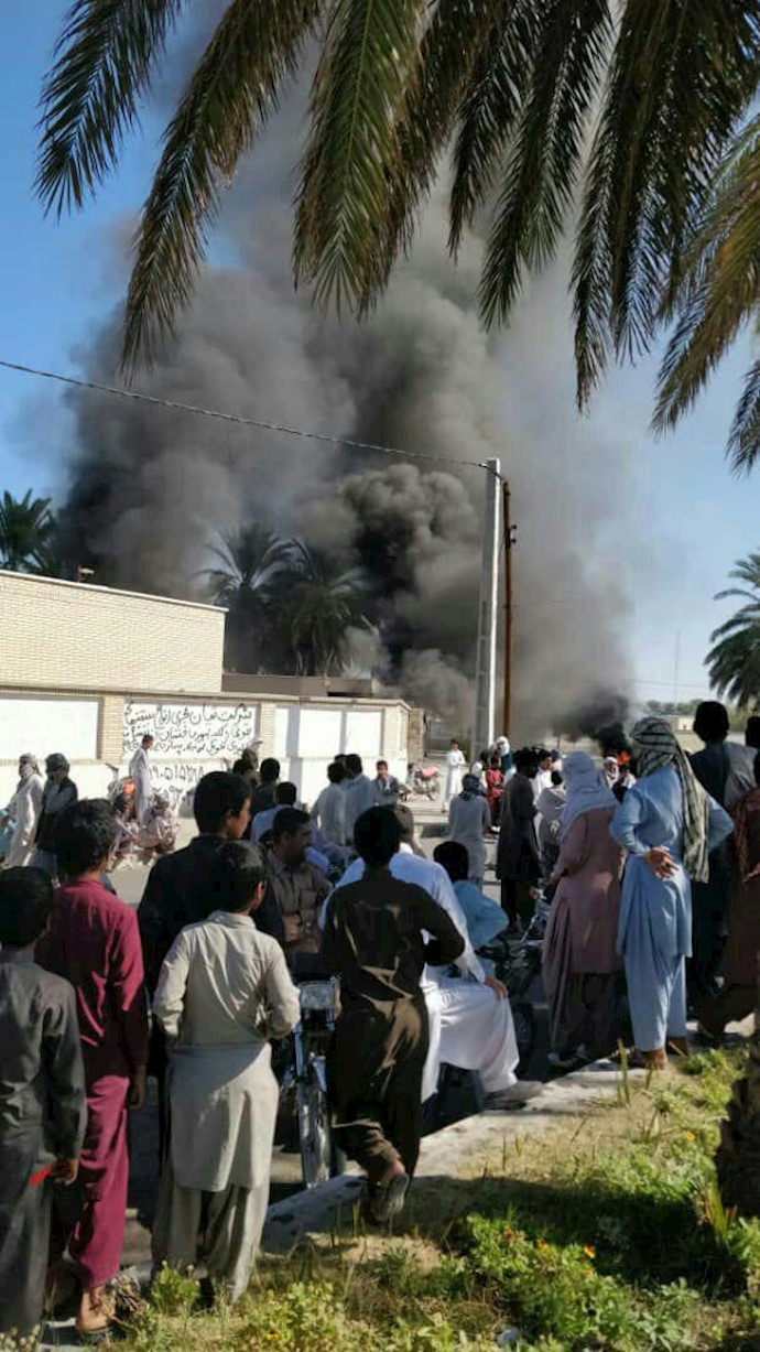 آتش زدن بخشداری جالق در استان سیستان و بلوچستان