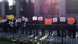 تعدادی از فعالان زن با تحمع  مقابل مجلس خواستار تصویب قانونی همه‌جانبه‌گر برای «پیشگیری و منع خشونت علیه زنان» در ایران شدند