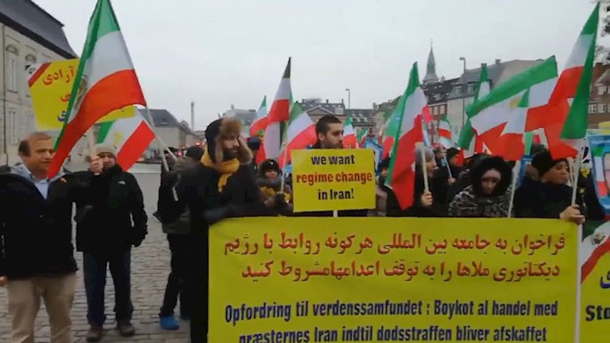 کپنهاک –مقابل پارلمان دانمارک، تظاهرات در محکومیت تروریسم رژیم ایران