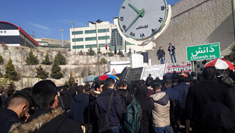 تجمع اعتراضی دانشجویان دانشگاه علوم و تحقیقات 