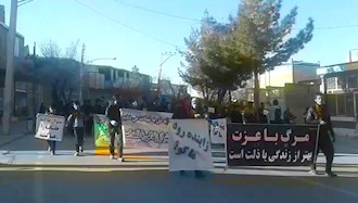 سومین روز اعتراض کشاوزان ورزنه اصفهان به‌خاطر عدم دریافت حق‌آبه ۴دی