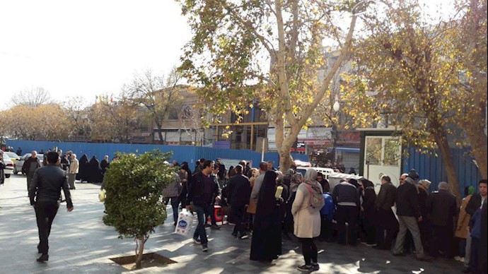 تجمع سپرده‌گذاران غارت شده کاسپین تهران مقابل دادستانی رژیم آخوندی