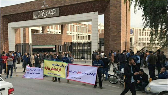 بیست‌ودومین روز اعتصاب کارگران فولاد اهواز  مقابل استانداری خوزستان - ۱۰ آذر۹۷