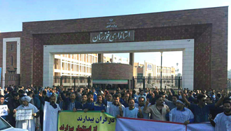 اهواز - تجمع کارگران فولاد در مقابل استانداری رژیم