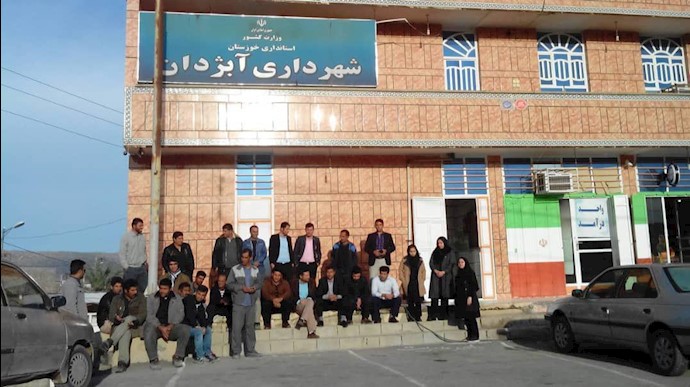 تجمع اعتراضی کارگران شهرداری آبژدان