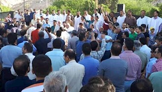 تجمع کارگران نیشکر هفت‌تپه برای بهره برداری نیشکر - ضرب‌و‌شتم و بازداشت ۱۴کارگر توسط نیروی انتظامی ۴دی