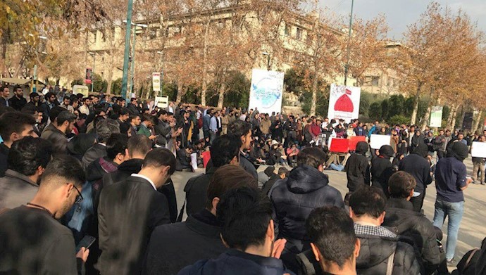 تجمع اعتراضی دانشجویان دانشگاه تهران