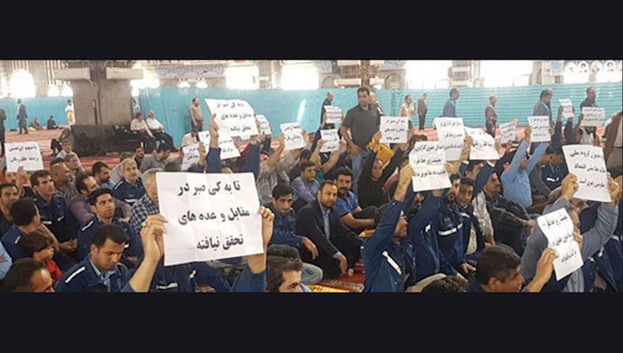 هواز.اعتراض کارگران گروه ملی فولاد در نماز جمعه