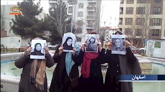 برگرفتن تصاویر شهدای مقاومت توسط زنان آزاده در اصفهان