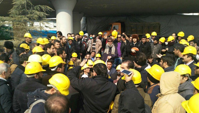 هران تجمع اعتراضی اپراتورهای پست فشار قوی مقابل در وزارت نيرو