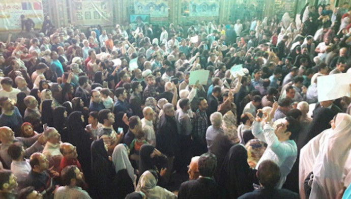 بست نشینی طرفداران احمدی‌نژاد در امامزاده صالح