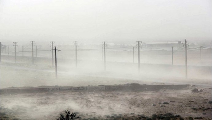طوفان‌ نمک در ساحل دریاچه ارومیه