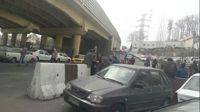 تجمع اعتراضی خانواده های بازداشت شدگان روز جهانی زن در تهران