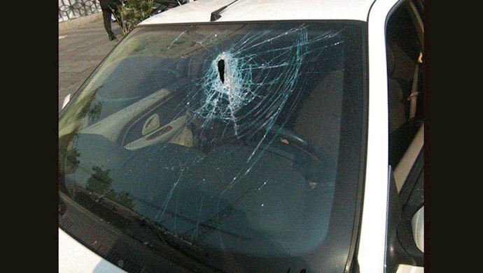 حمله یک جوان معترض به خودروی عضو مجلس  در تهران