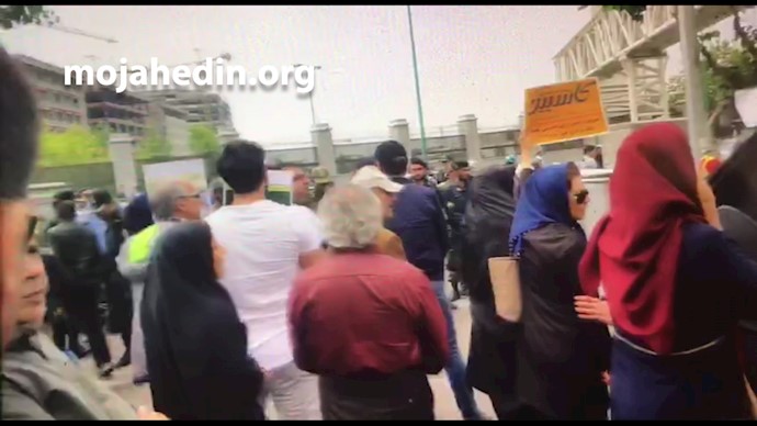 تجمع اعتراضی غارت‌شدگان در تهران .jpg