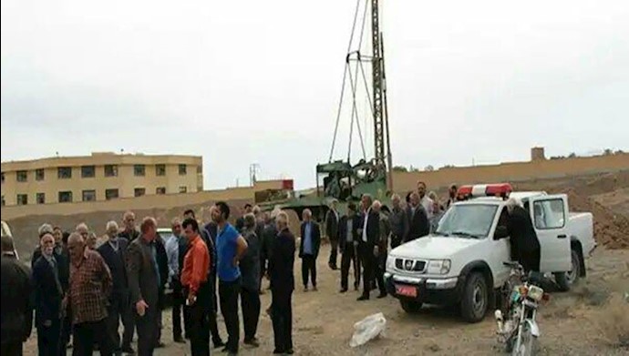 اردستان.تجمع کشاورزان در اعتراض به حفر چاه در منطقه