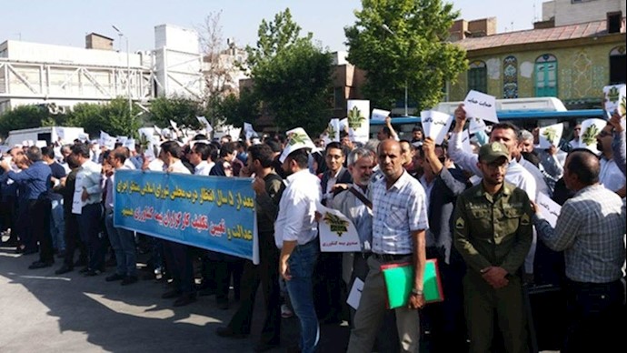 تجمع کارکنان بیمه کشاورزی مقابل مجلس ارتجاع - ۶ خرداد ۹۷